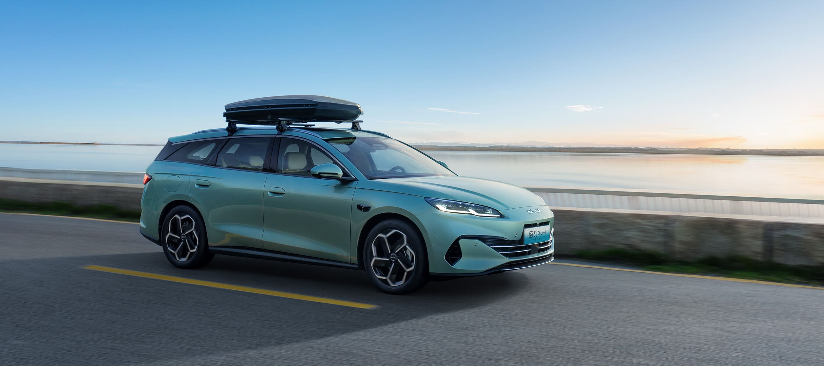 Гибридный автомобиль BYD Seal 06 Travel DM-i